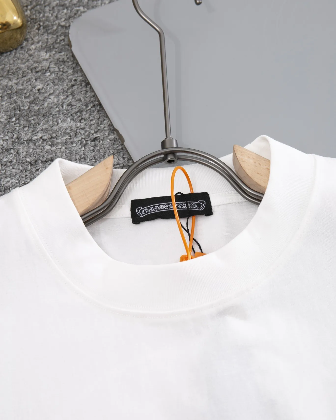 P190 💰 CHROME HEARTS hot-drilled short-sleeved T-shirt. High-end hot-drilled flower craftsmanship with front and rear logos. The fabric is comfortable and soft, with high-end washing. The ribs are custom-dyed in the same vat. Three standards are complete, the official website is synchronized, and the original mold is opened. The same style for men and women. It is also a practical item that is necessary for daily use. Color: Black White Pink Size: S M L XL